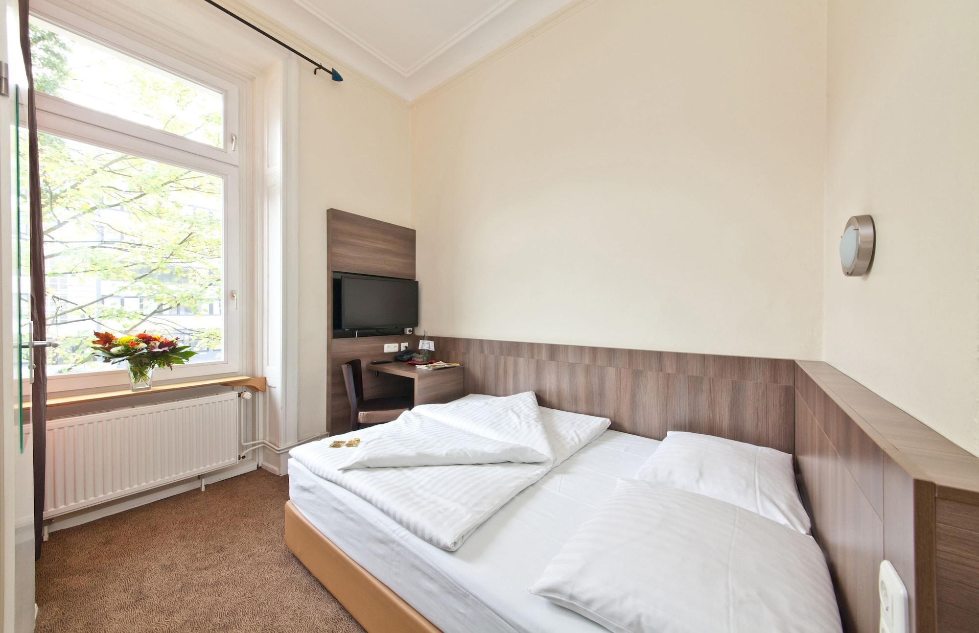 Hotel Koenigshof ハンブルク エクステリア 写真